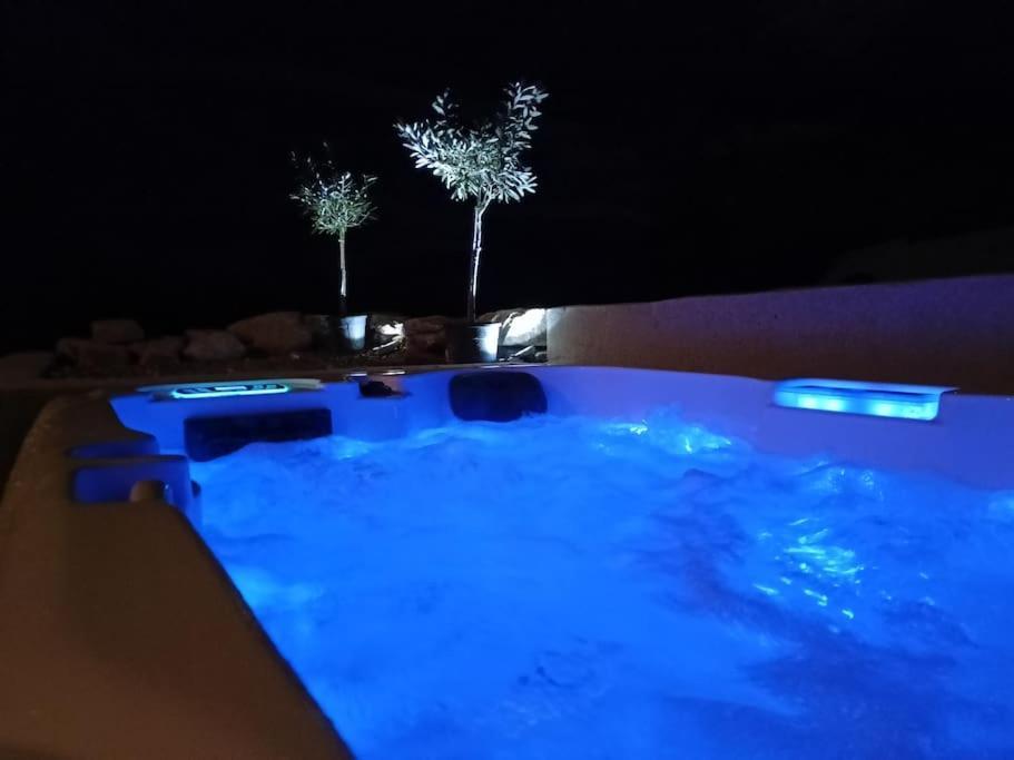Gite De Charme Avec Jacuzzi Face Au Mont Ventoux Crestet Exterior foto