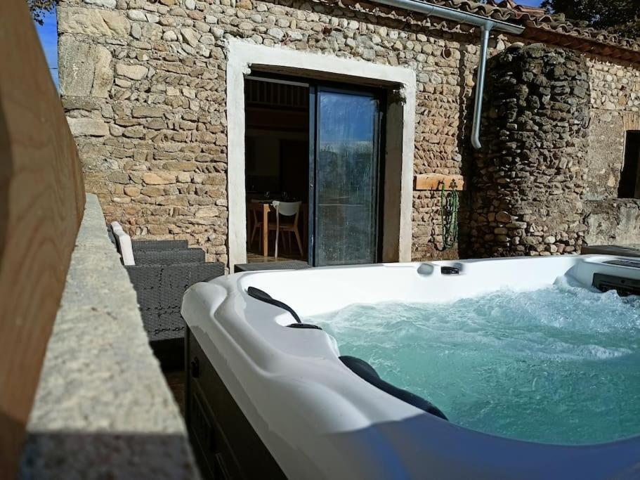 Gite De Charme Avec Jacuzzi Face Au Mont Ventoux Crestet Exterior foto